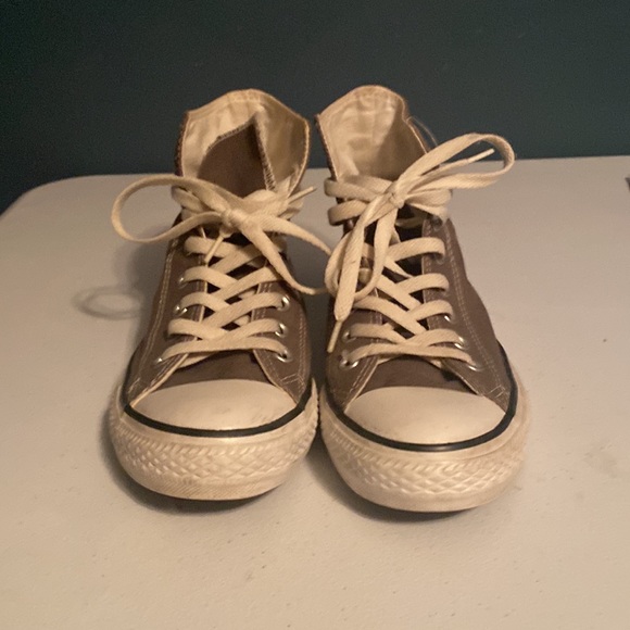 High-Top Converse - Picture 2 of 9